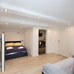Feldhouse