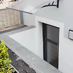 菲尔德豪斯公寓 *